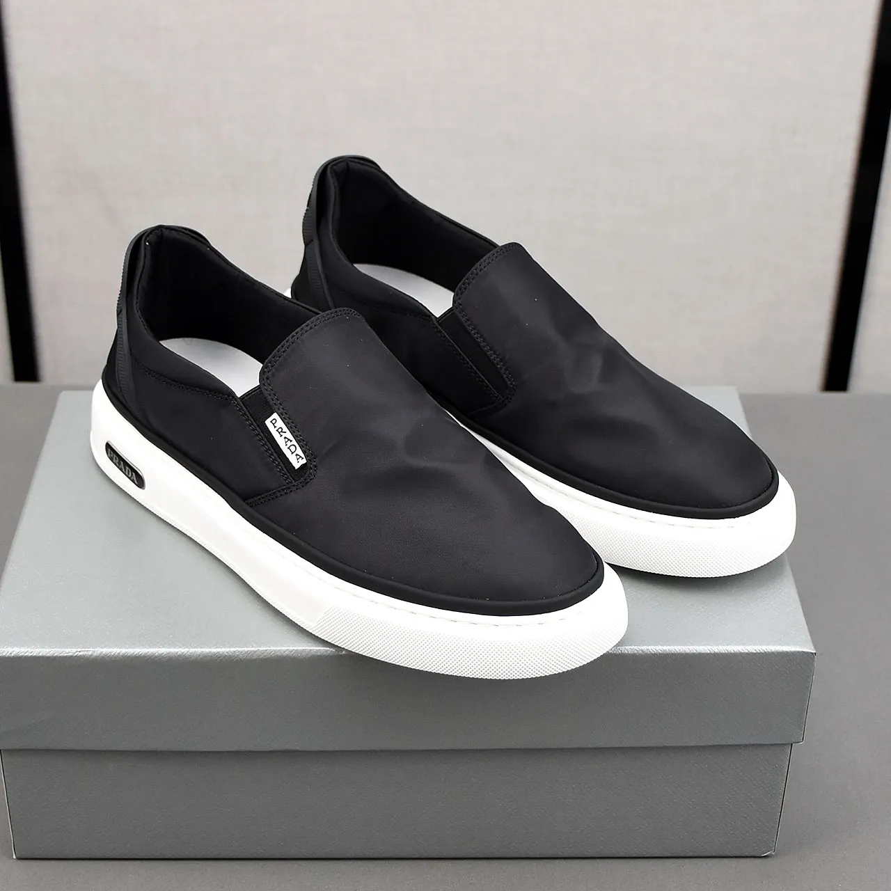 PP400❣️❣️❣️Prada breathable cloth shoes, the upper is made of comfortable and breathable fabric, and the ultra-light soft foam outsole. Men's size 39-44.